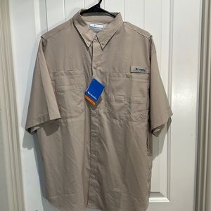 Columbia Omni shade PFG. Men’s medium button up shirt. NWT